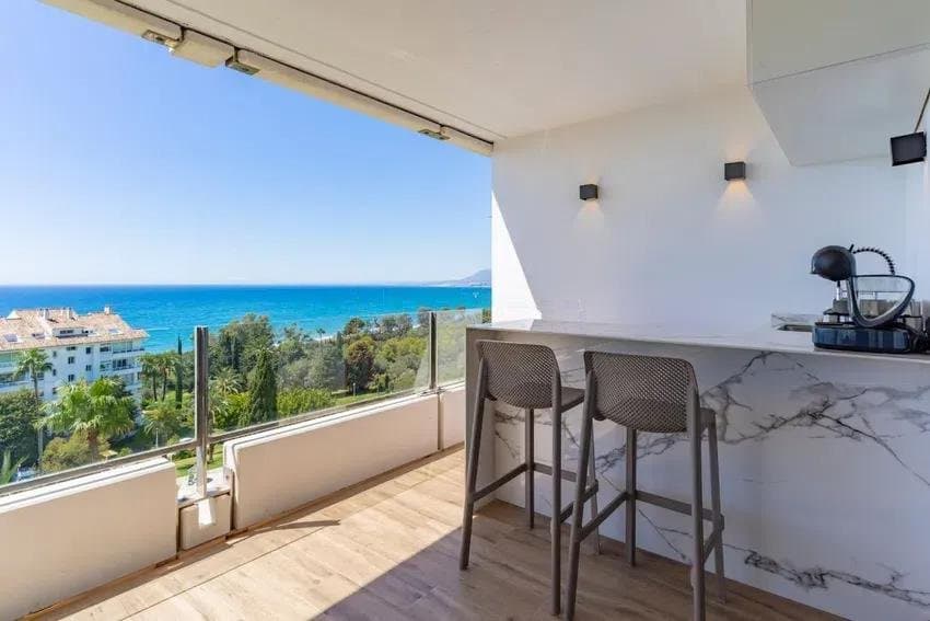 Middle Floor Apartment in Marbella — photo 3 of 10