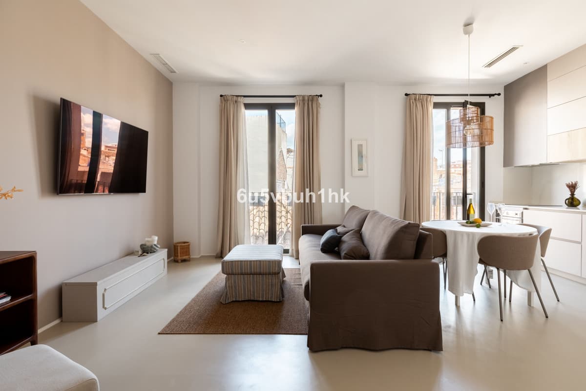 Ground Floor Apartment in Málaga — photo 3 of 10