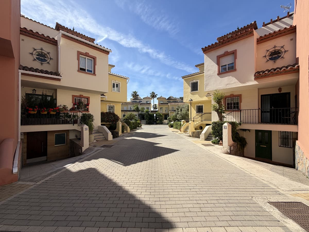 Townhouse in Estepona — photo 1 of 10