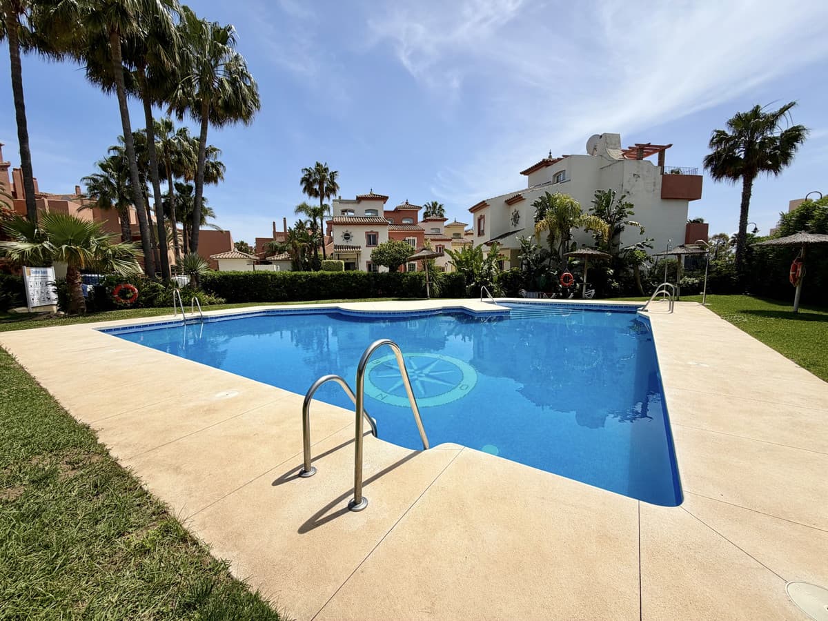 Townhouse in Estepona — photo 2 of 10