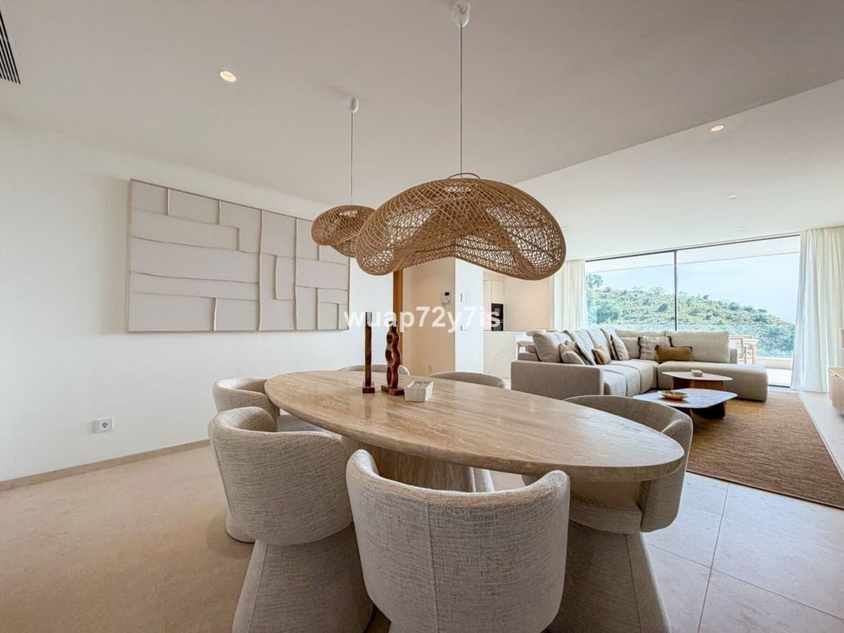 Middle Floor Apartment in La Quinta — photo 8 of 10