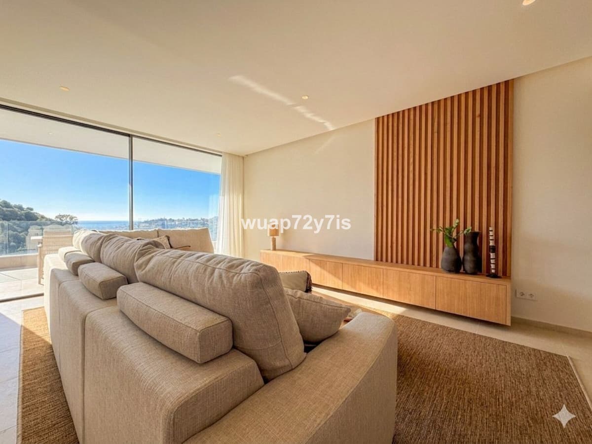 Middle Floor Apartment in La Quinta — photo 10 of 10