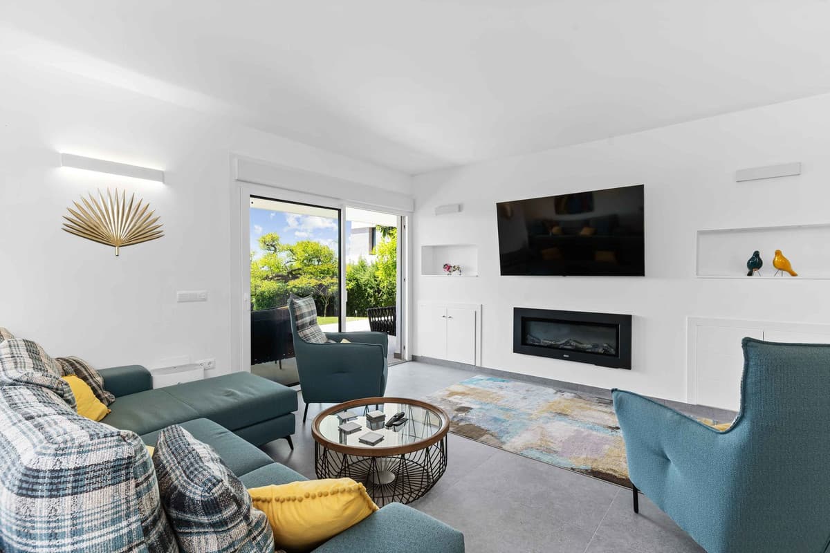 Detached Villa in Bel Air — photo 9 of 10