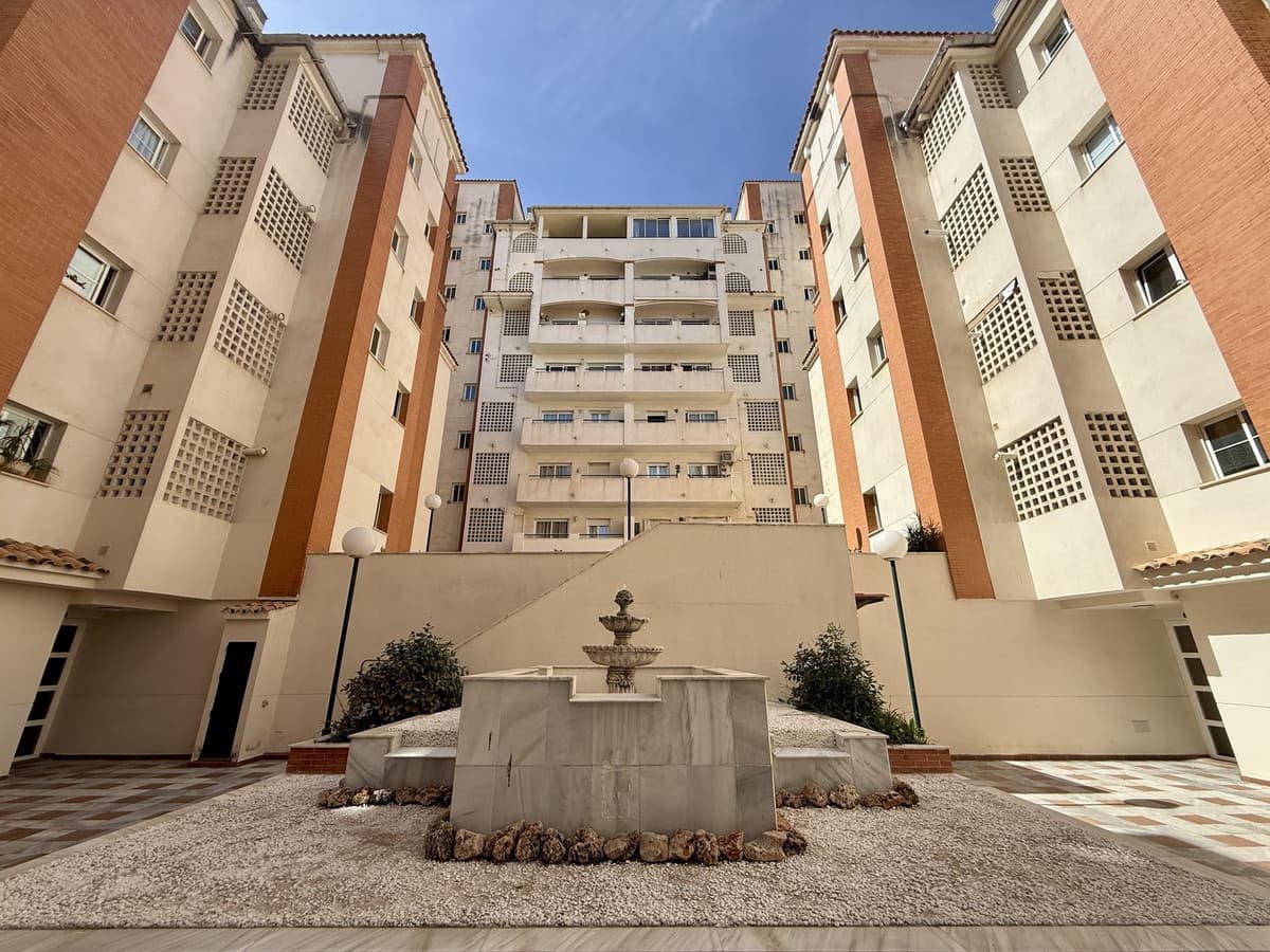 Middle Floor Apartment in Estepona — photo 3 of 10