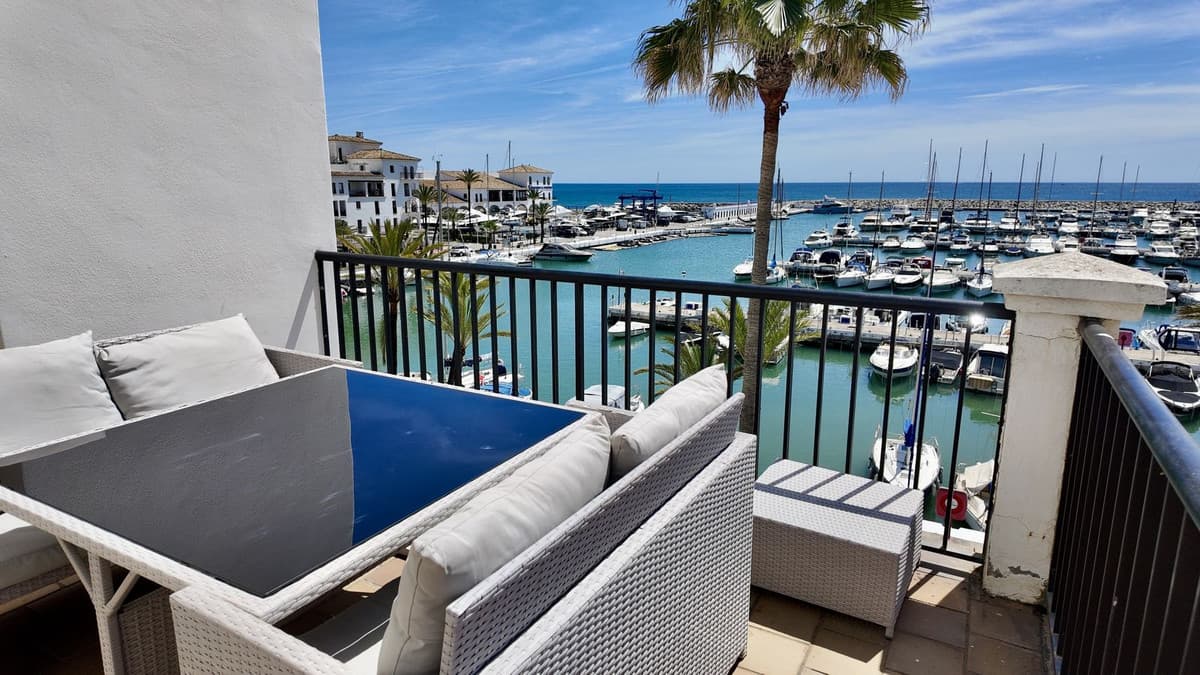Penthouse Duplex in La Duquesa — photo 4 of 10