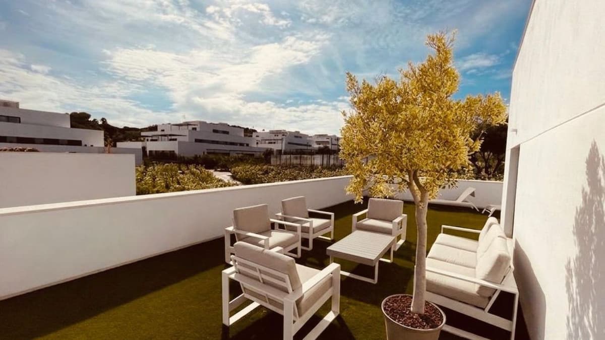 Middle Floor Apartment in Sotogrande — photo 2 of 10