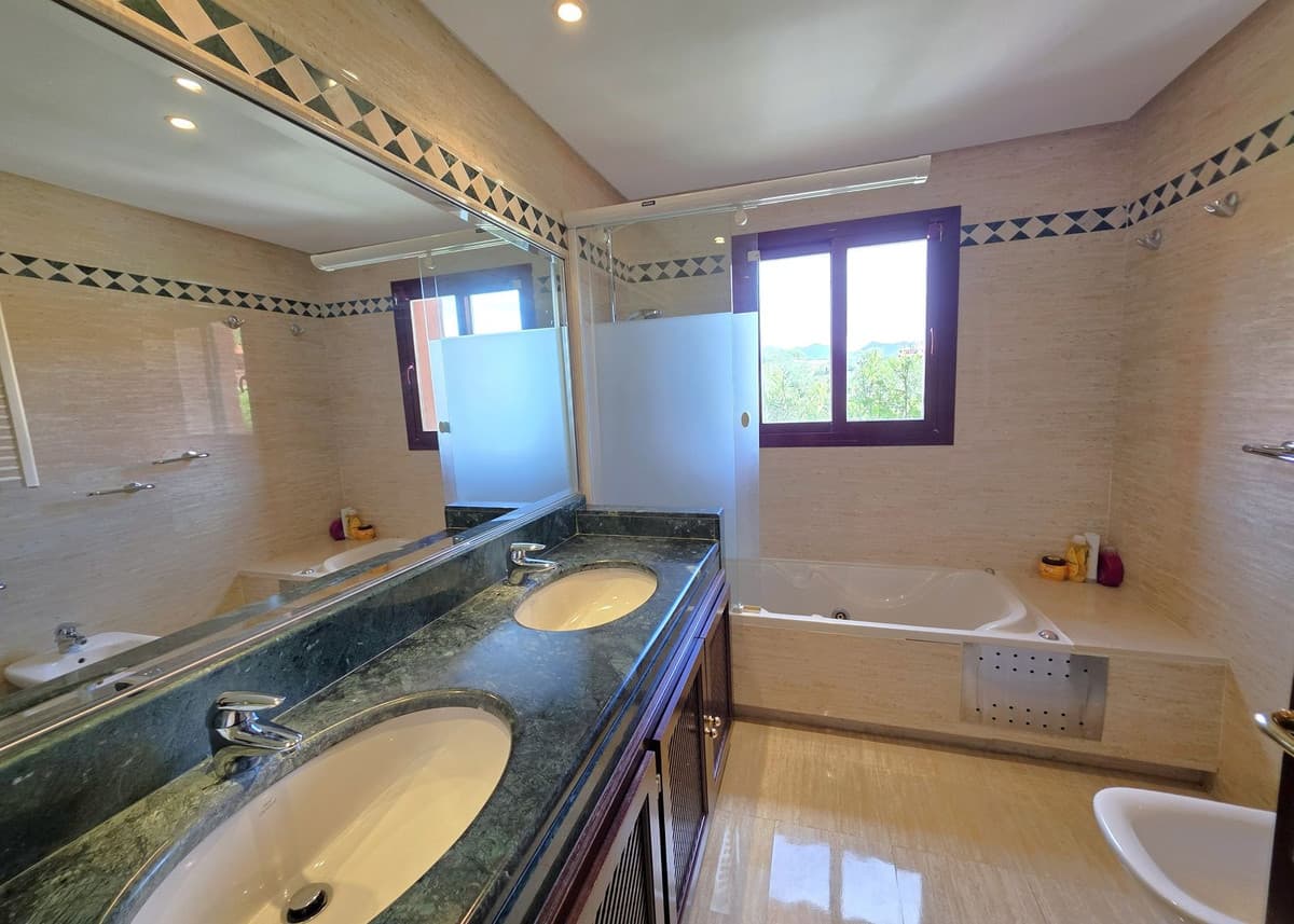 Ground Floor Apartment in La Mairena — photo 6 of 10