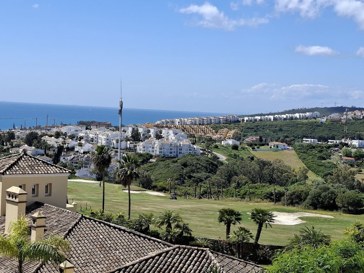 Townhouse in La Duquesa — photo 2 of 10