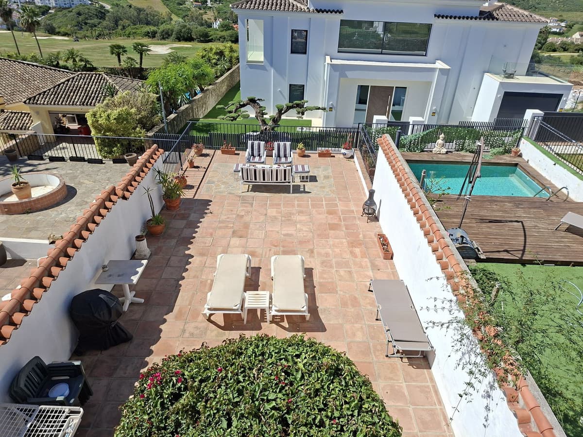 Townhouse in La Duquesa — photo 3 of 10