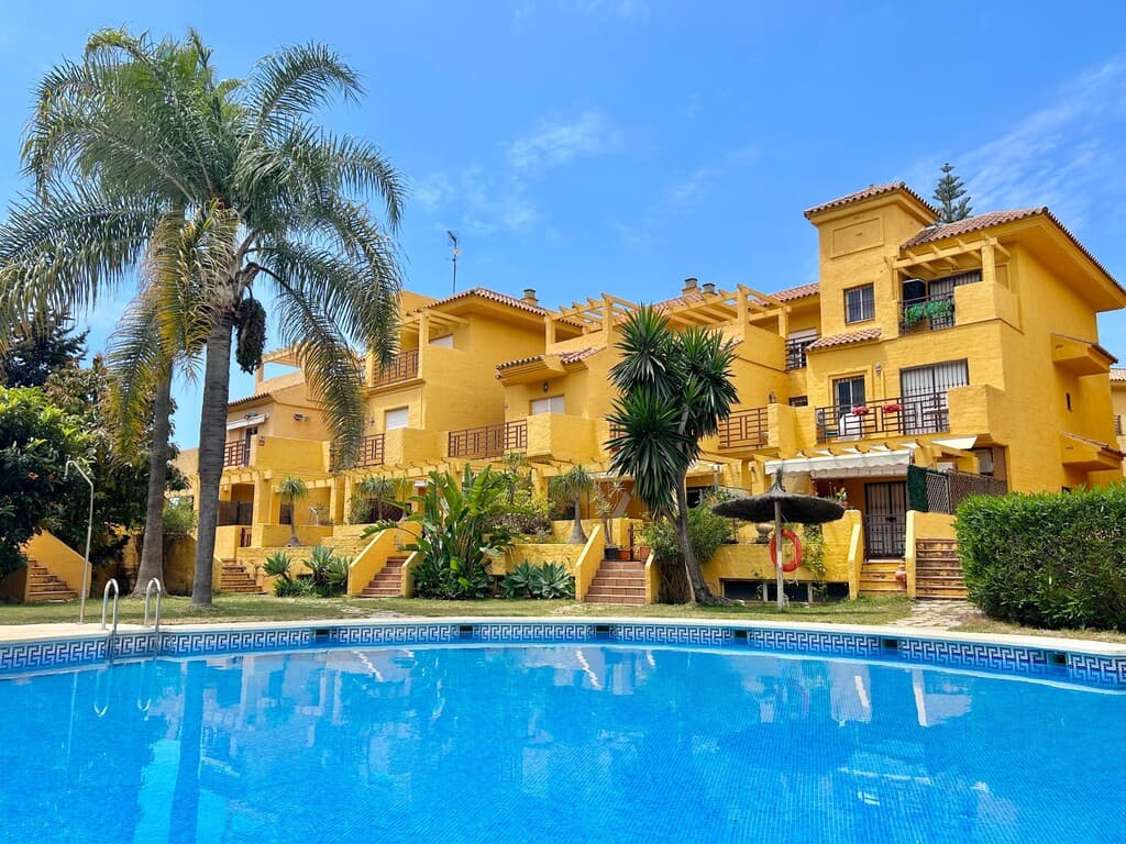 Semi-Detached House in Estepona — photo 1 of 10