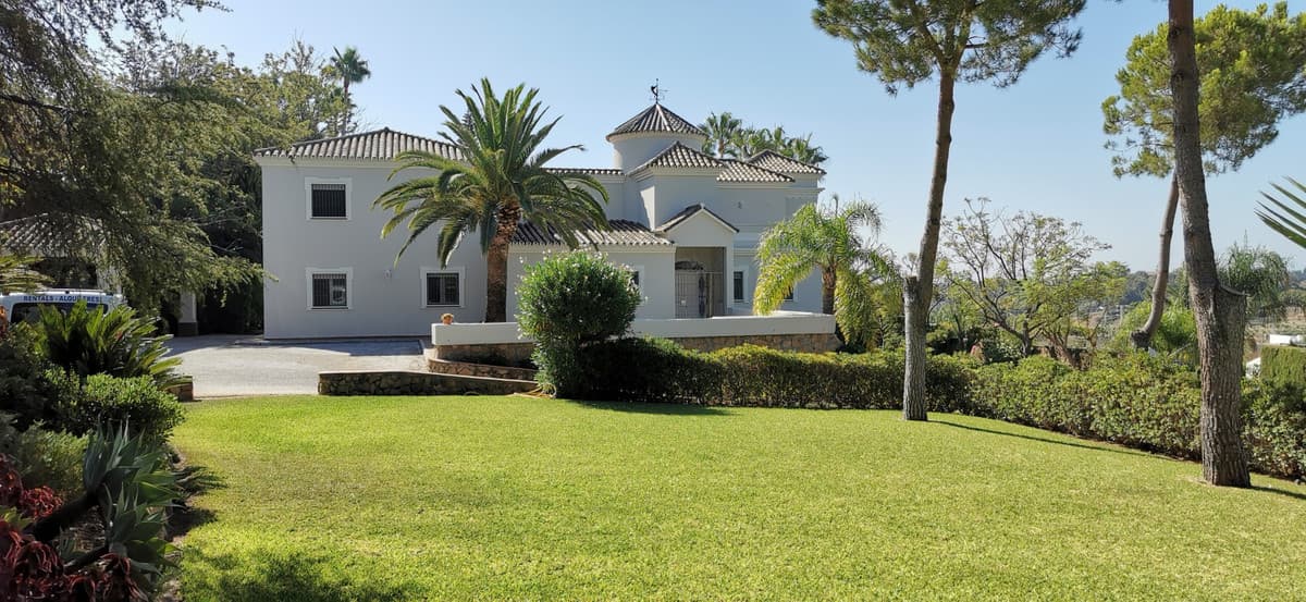 Detached Villa in Estepona — photo 1 of 10