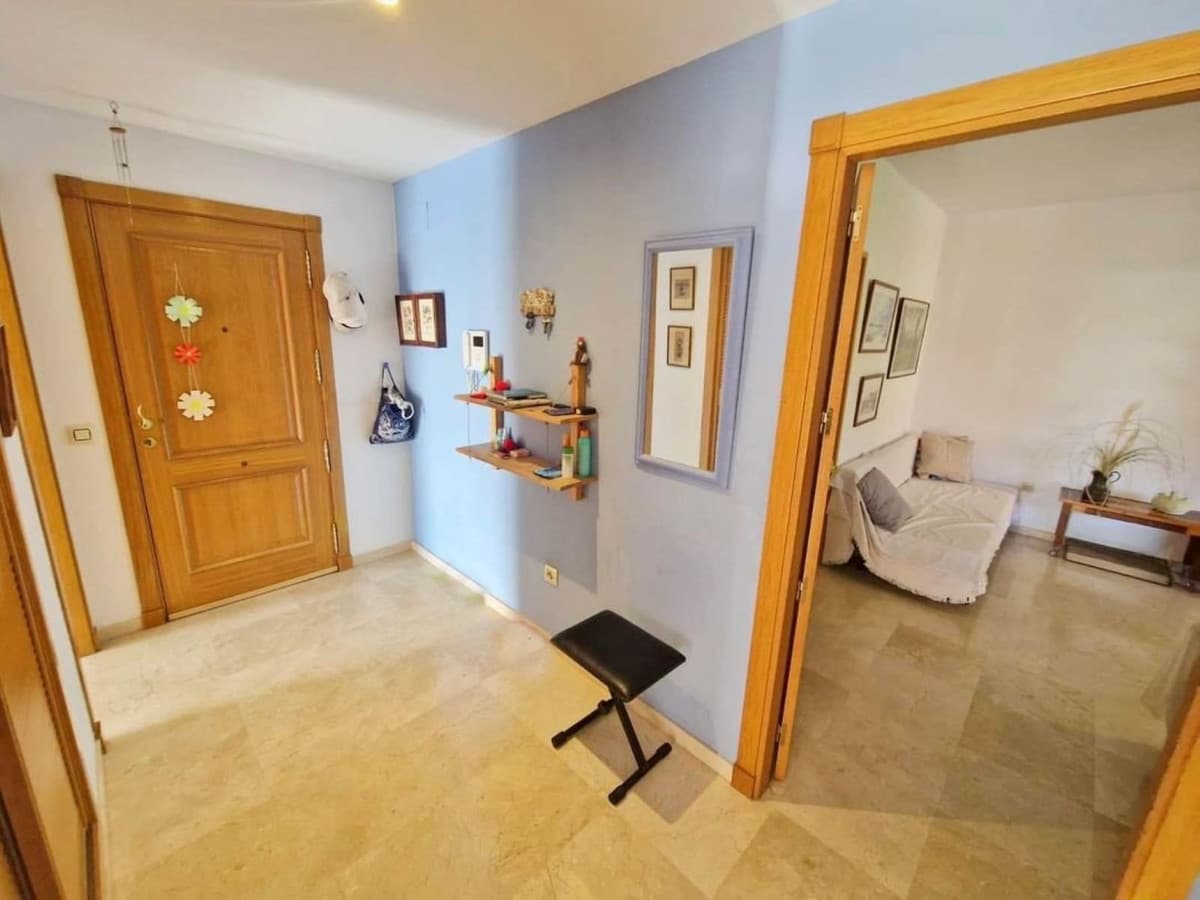 Middle Floor Apartment in Málaga — photo 8 of 10