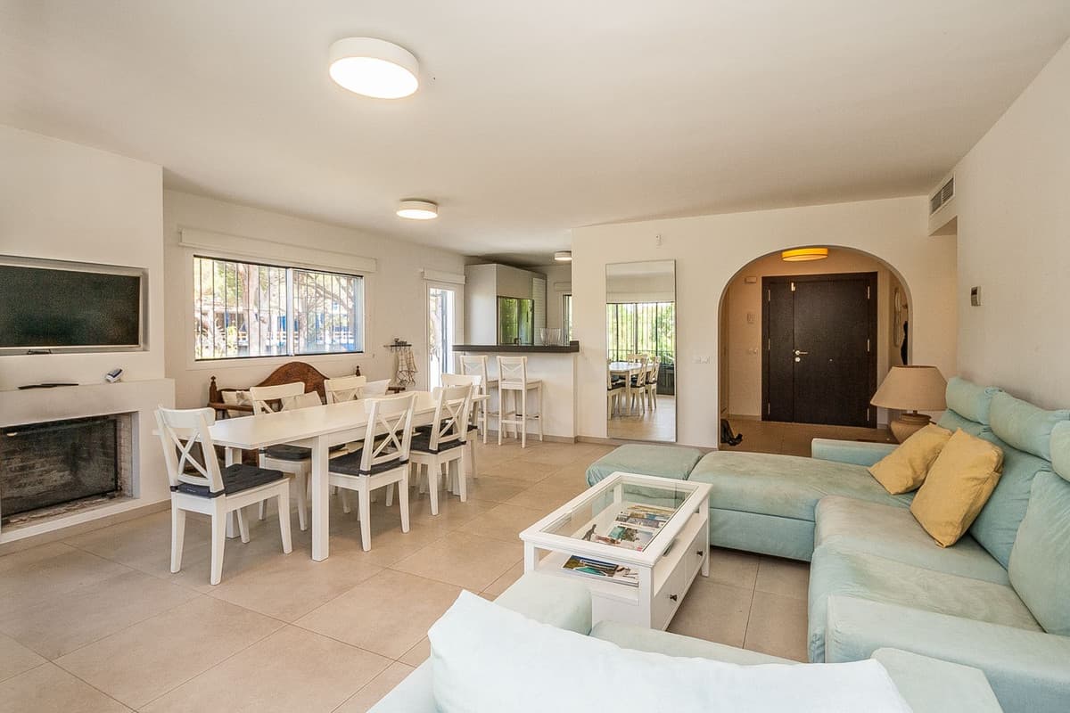 Detached Villa in Elviria — photo 4 of 10