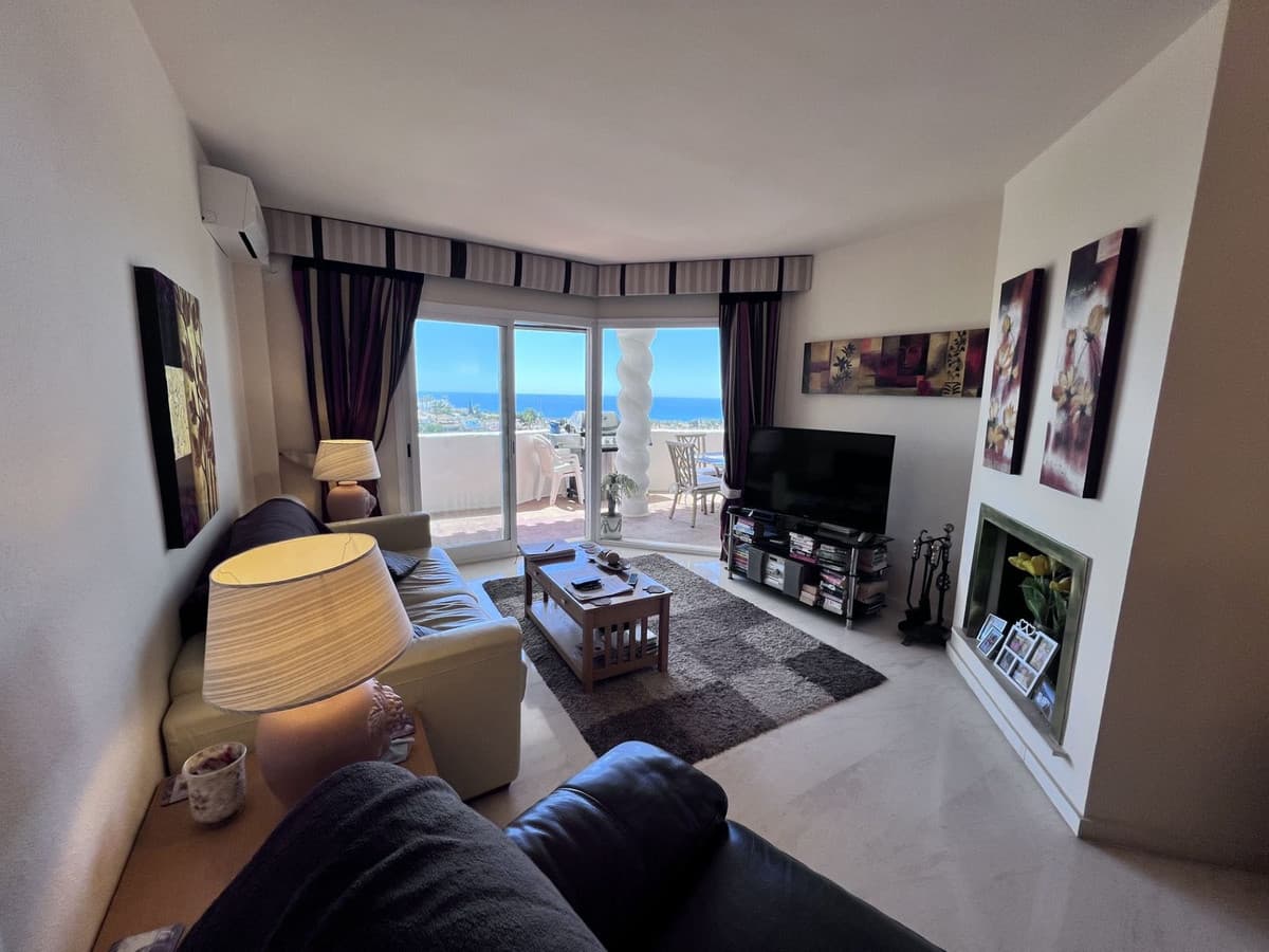 Top Floor Apartment in Calahonda — photo 2 of 10