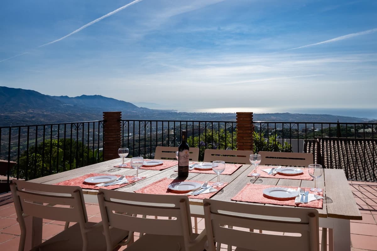 Detached Villa in Elviria — photo 1 of 10