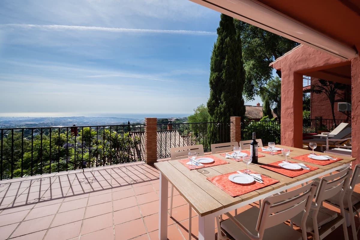 Detached Villa in Elviria — photo 2 of 10