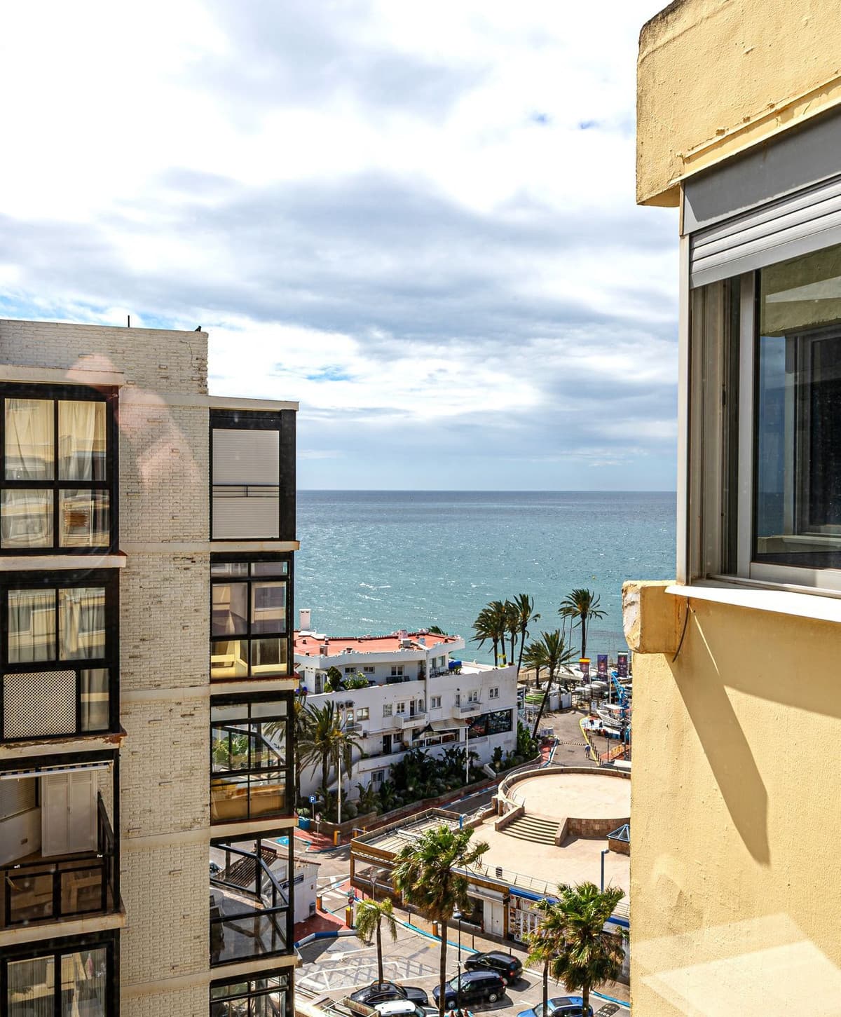Middle Floor Apartment in Marbella — photo 1 of 10