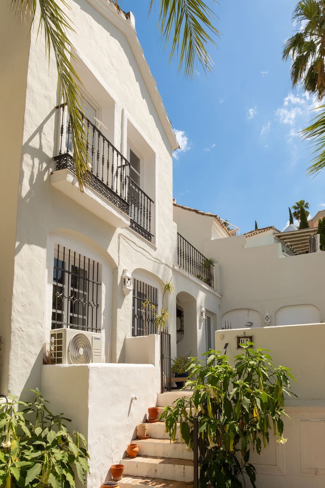 Townhouse in La Heredia — photo 2 of 10