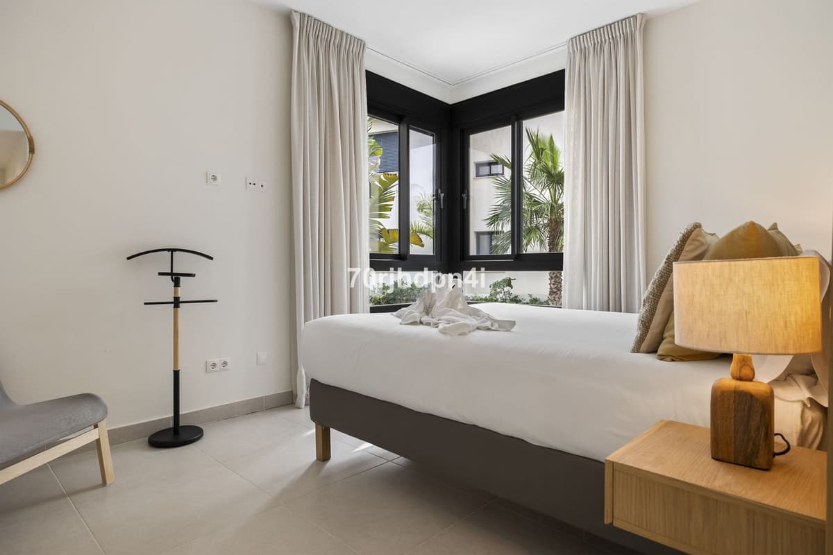 Middle Floor Apartment in Estepona — photo 5 of 10