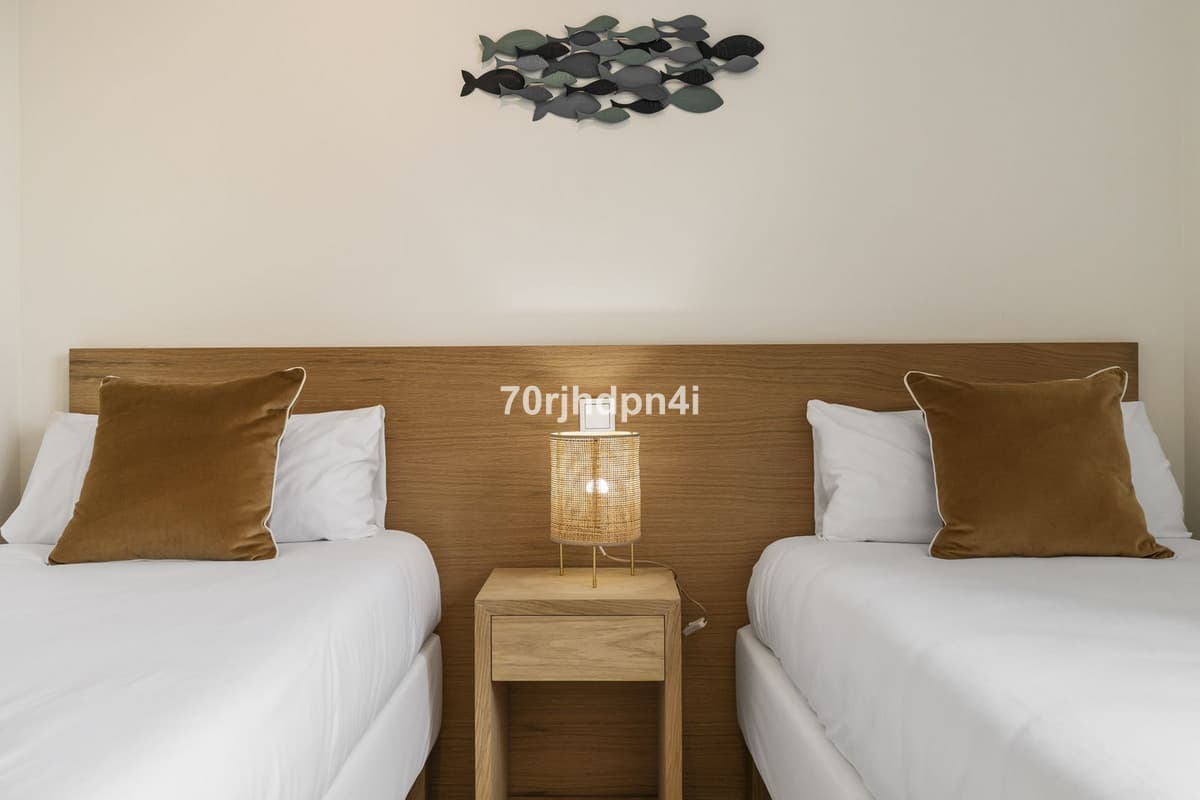 Middle Floor Apartment in Estepona — photo 8 of 10