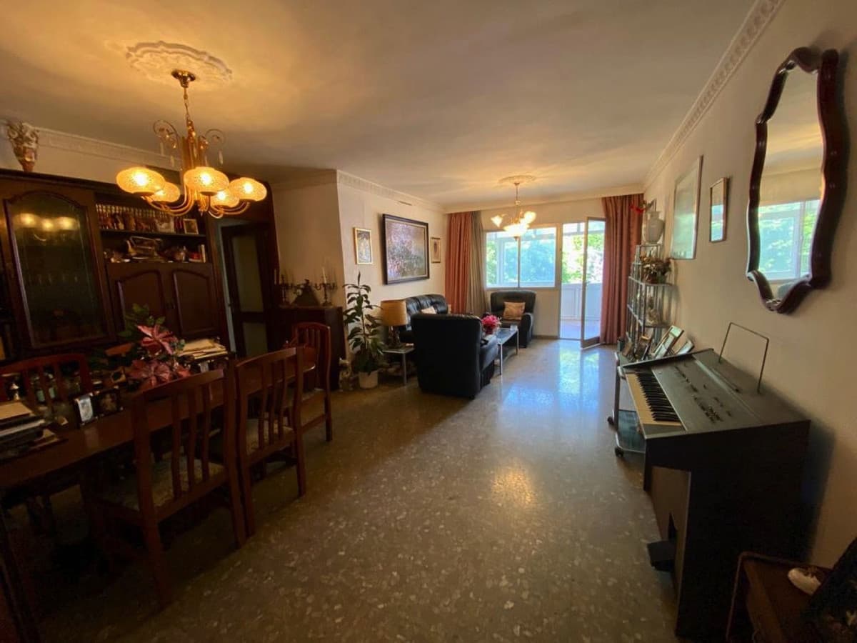 Middle Floor Apartment in Marbella — photo 3 of 10