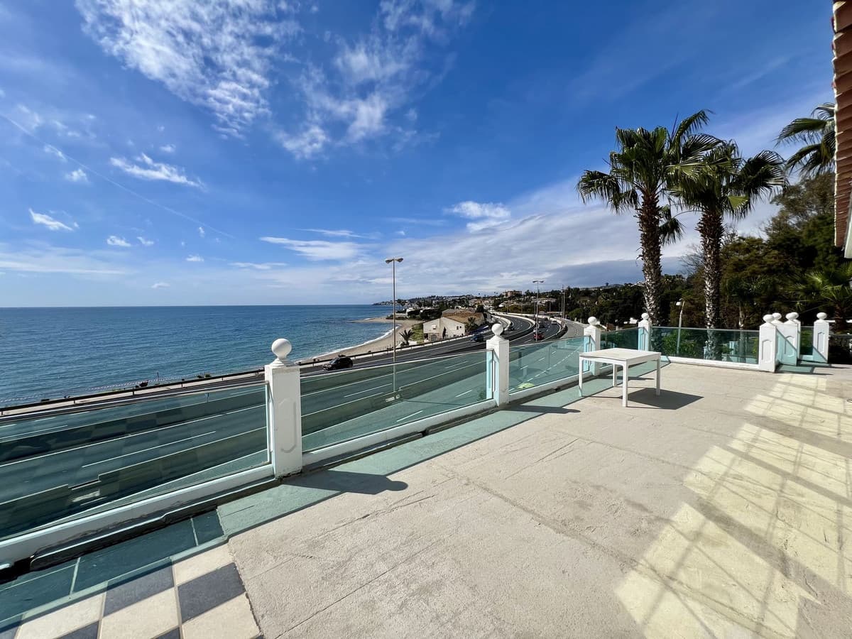 Detached Villa in El Chaparral — photo 2 of 10
