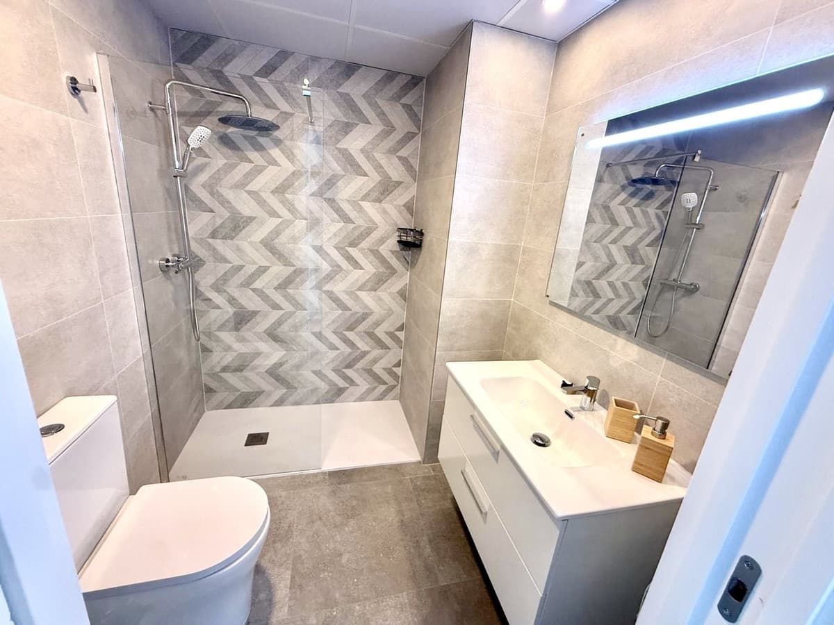 Middle Floor Apartment in Fuengirola — photo 9 of 10