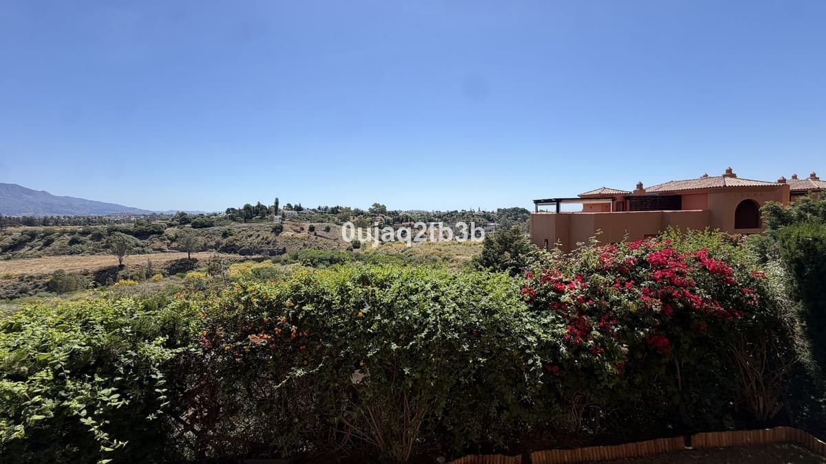 Ground Floor Apartment in Benahavís — photo 1 of 10