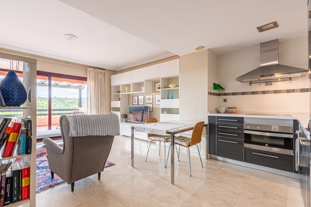 Middle Floor Apartment in Casares — photo 5 of 10
