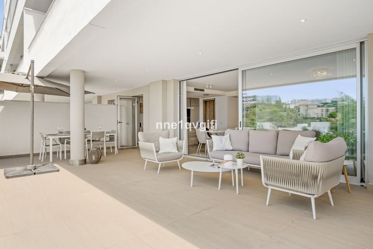 Ground Floor Apartment in Benahavís — photo 2 of 10