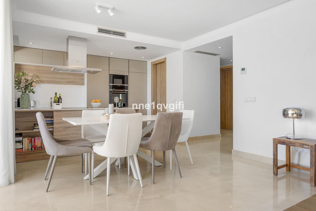Ground Floor Apartment in Benahavís — photo 8 of 10