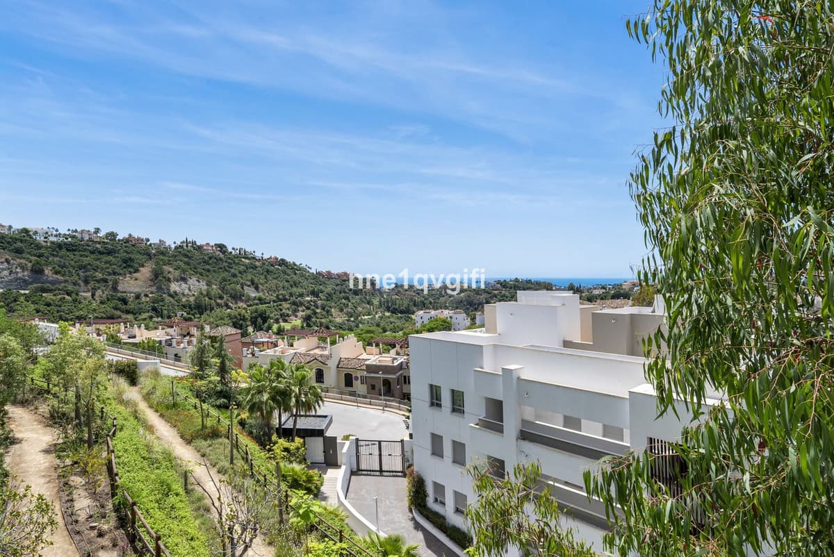 Ground Floor Apartment in Benahavís — photo 9 of 10