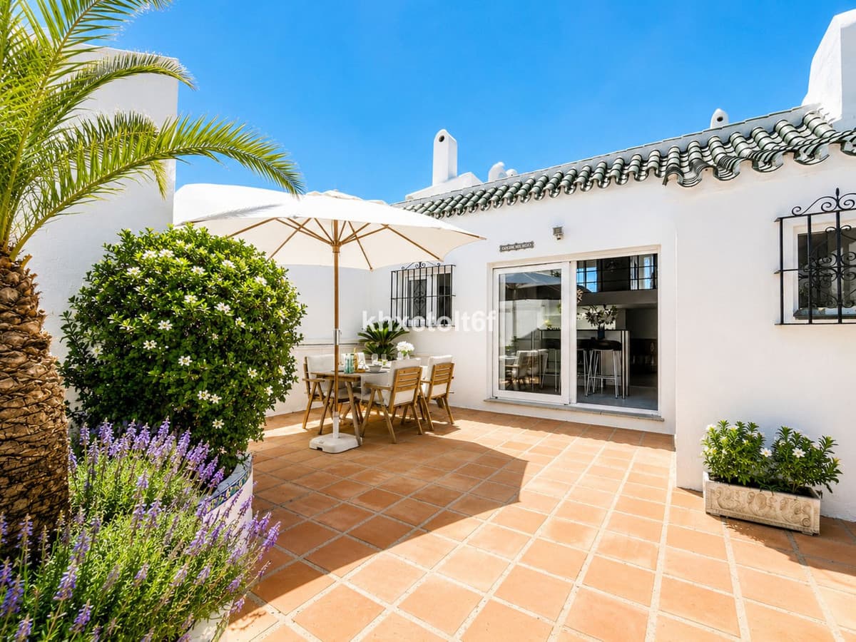 Townhouse in Marbella — photo 1 of 10
