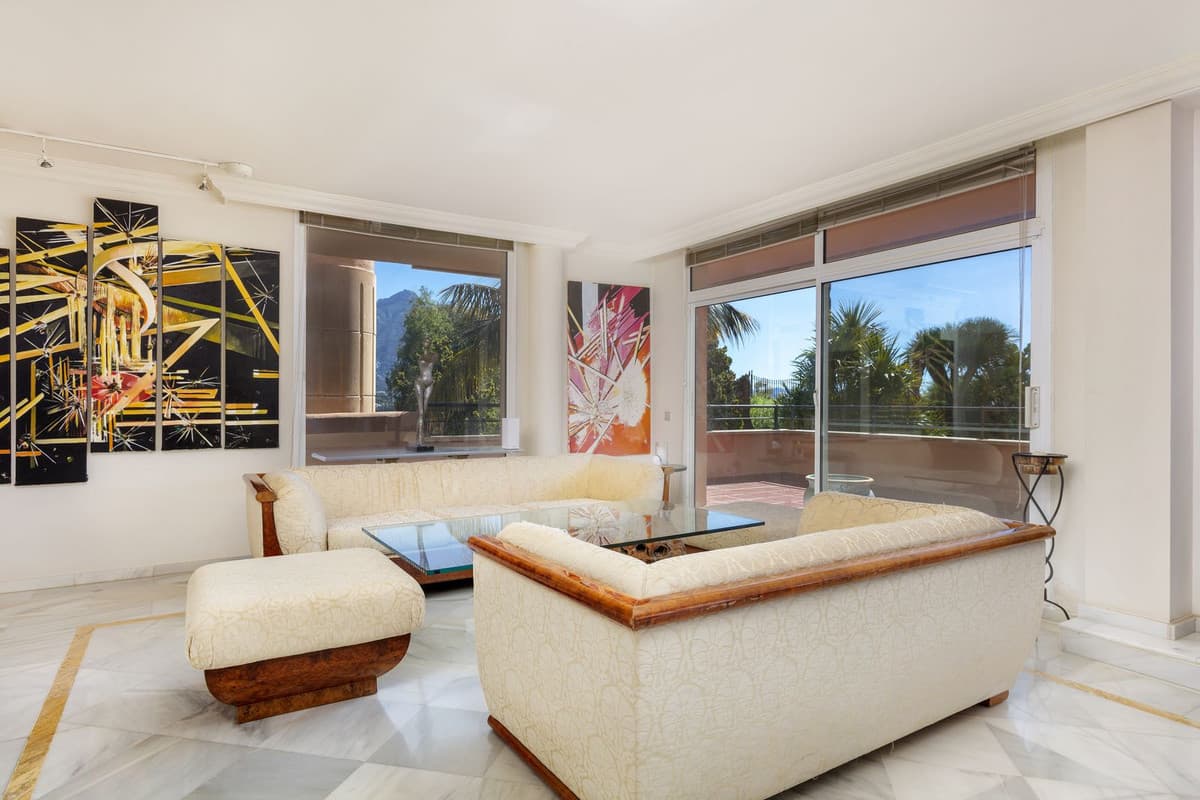 Middle Floor Apartment in Nueva Andalucía — photo 4 of 10