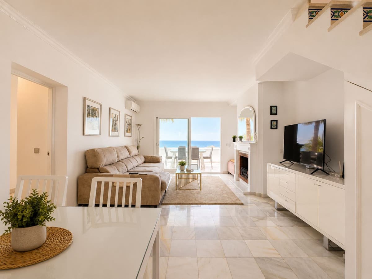 Penthouse Duplex in Calahonda — photo 2 of 10