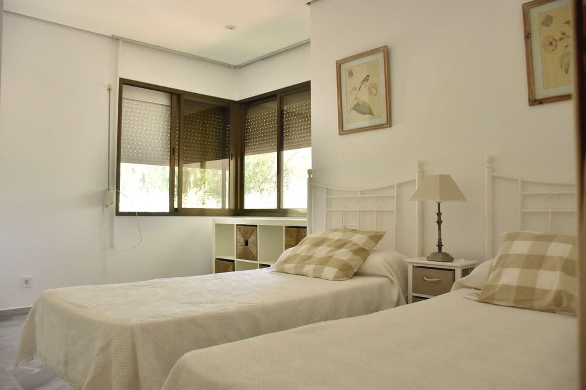 Ground Floor Apartment in Elviria — photo 10 of 10