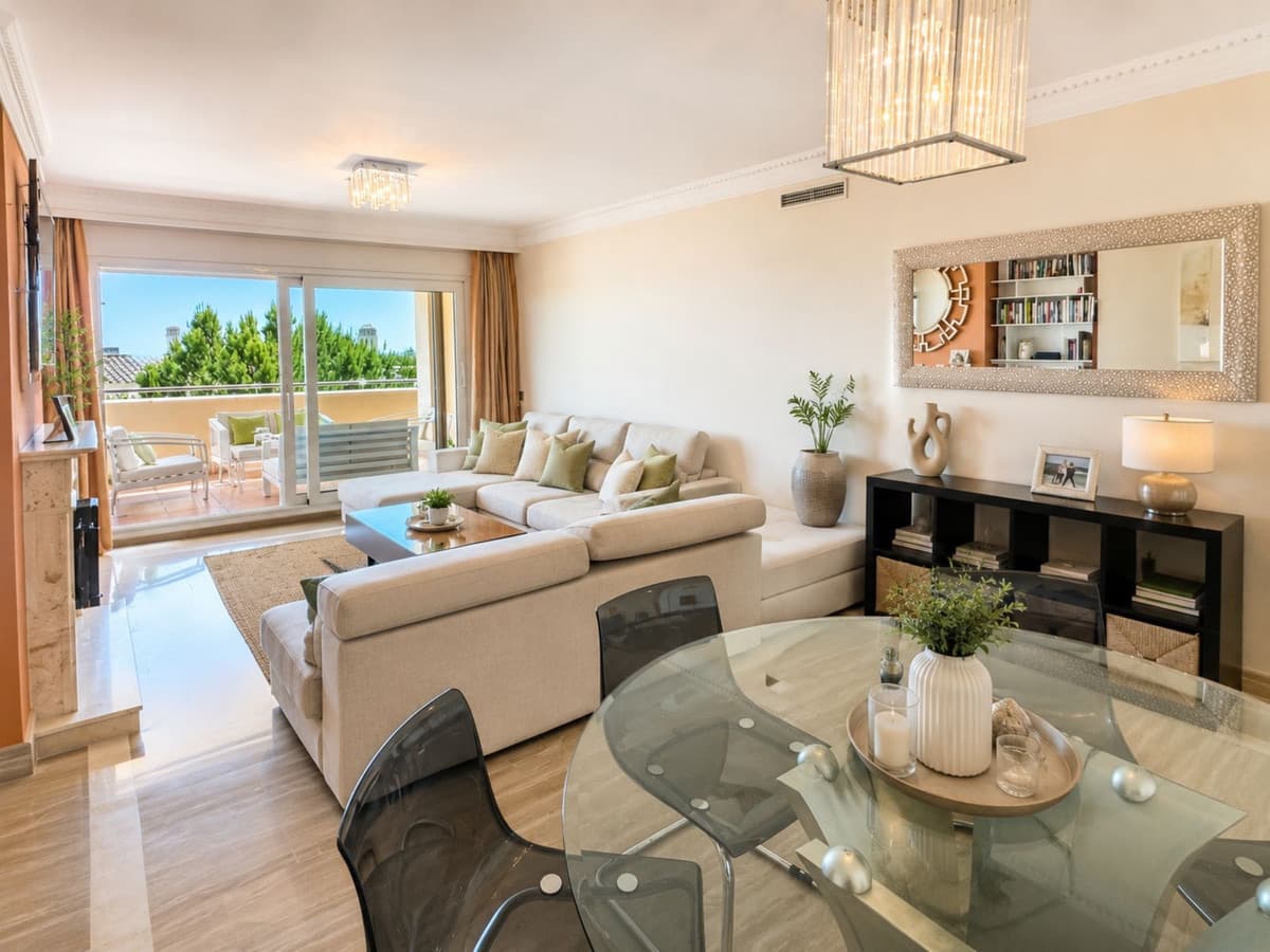 Middle Floor Apartment in Sierra Blanca — photo 4 of 10