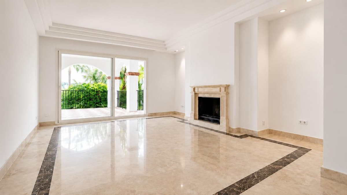 Middle Floor Apartment in Nagüeles — photo 9 of 10