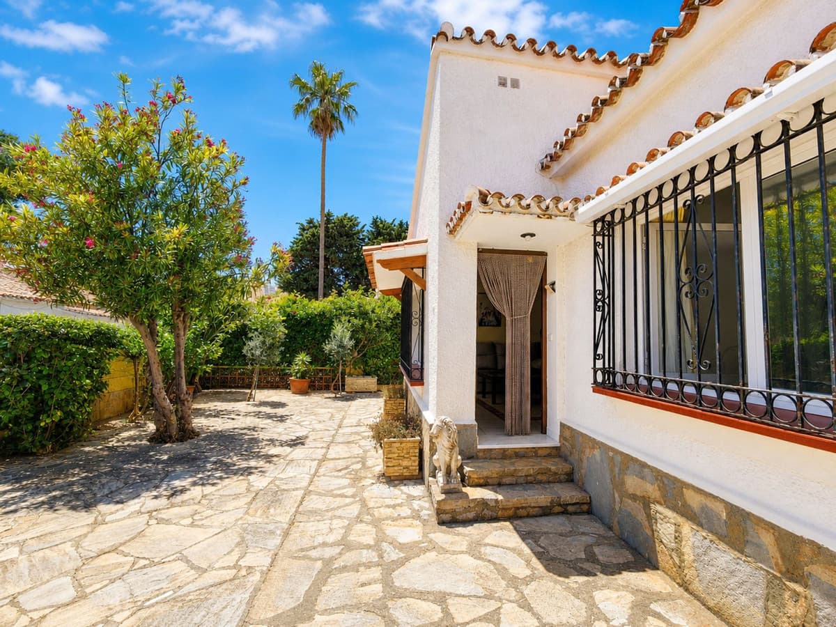 Detached Villa in La Duquesa — photo 2 of 10