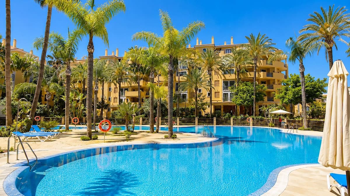 Ground Floor Apartment in San Pedro de Alcántara — photo 1 of 10