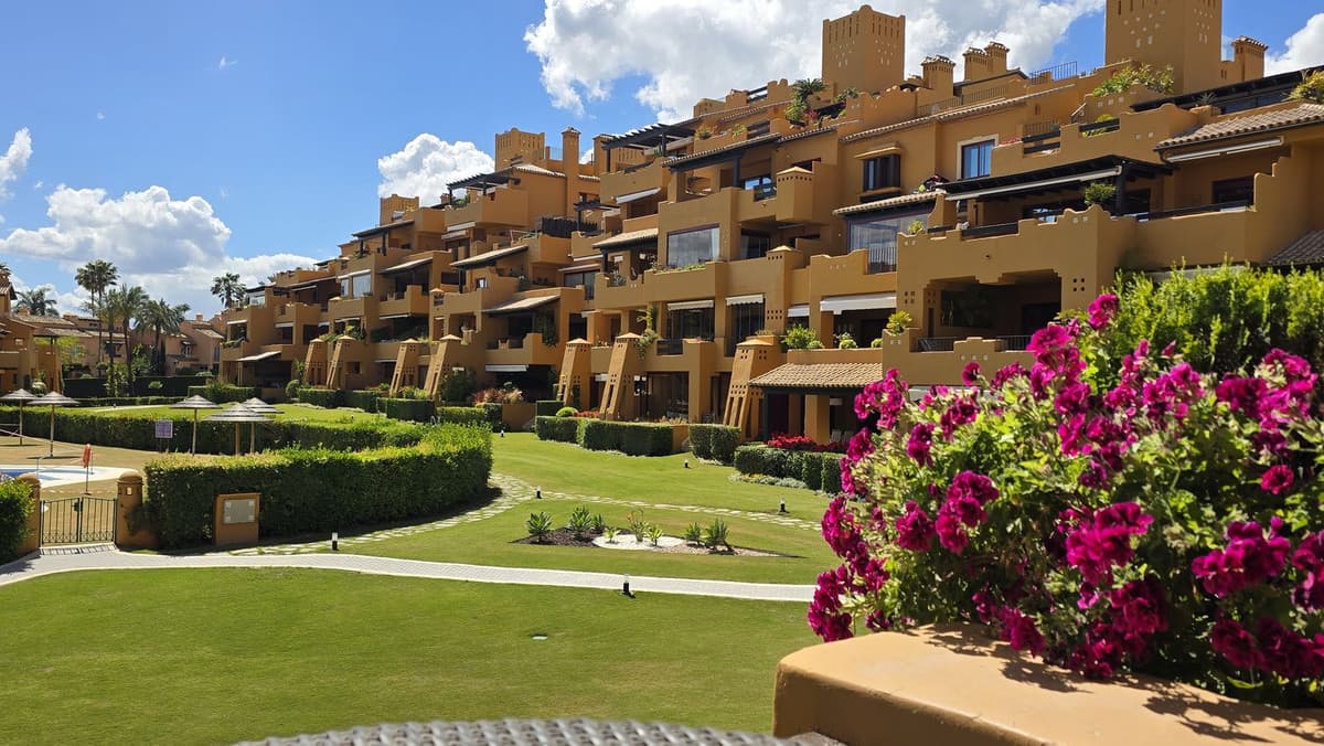 Middle Floor Apartment in Estepona — photo 10 of 10