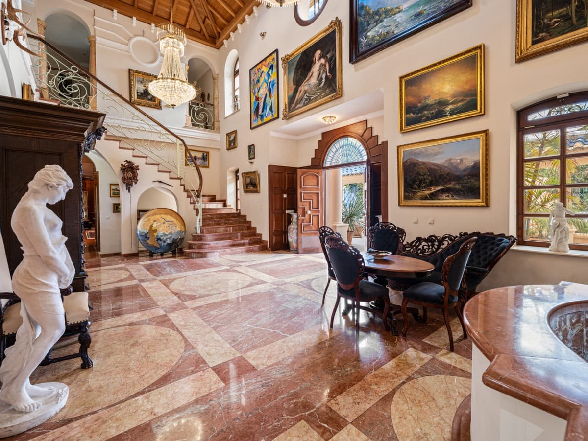 Detached Villa in Nueva Andalucía — photo 2 of 10