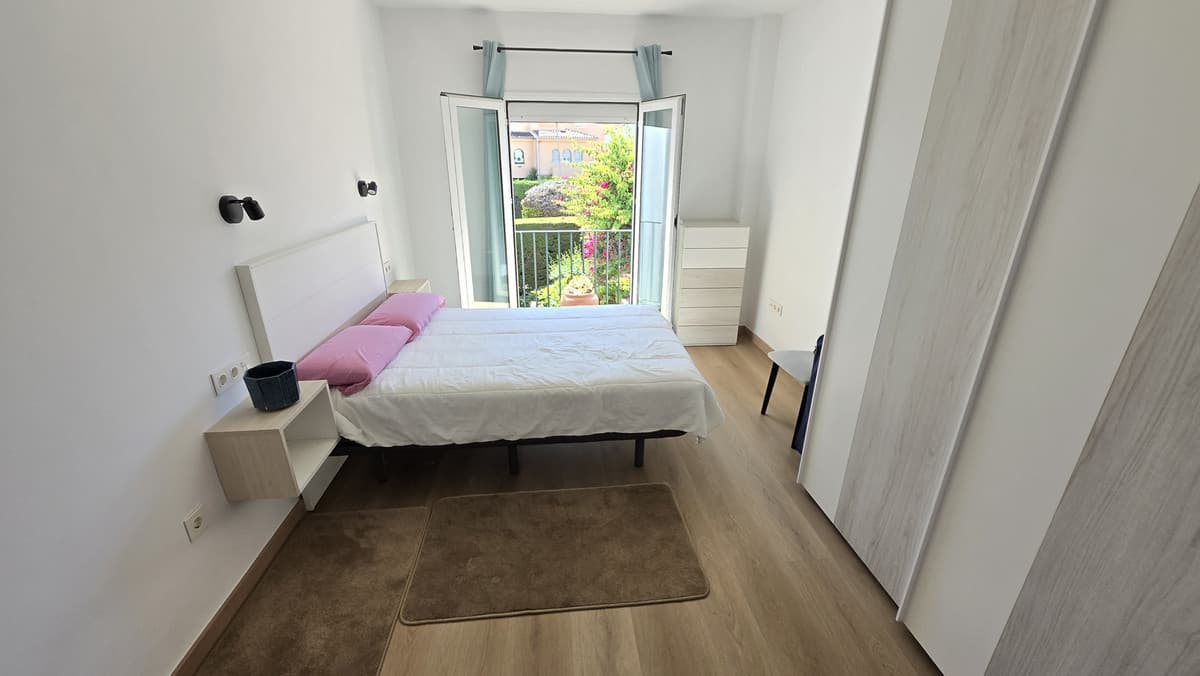 Middle Floor Apartment in The Golden Mile — photo 5 of 10