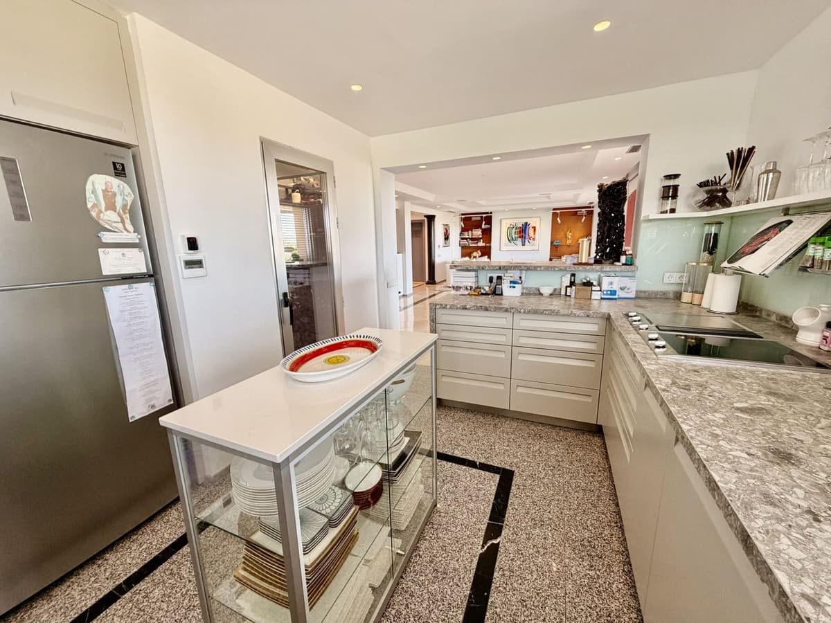 Penthouse in Nueva Andalucía — photo 10 of 10