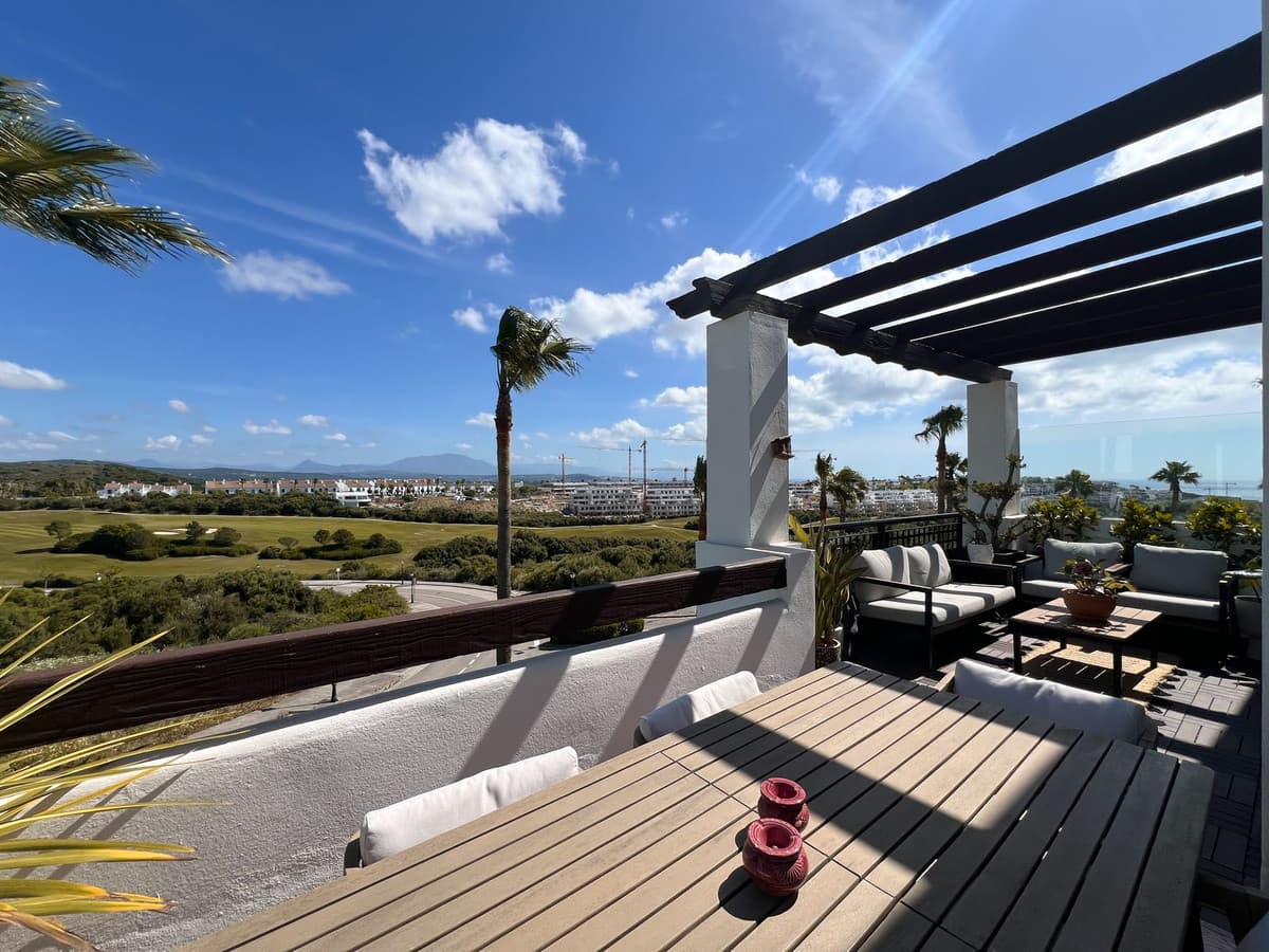 Middle Floor Apartment in La Alcaidesa — photo 5 of 10
