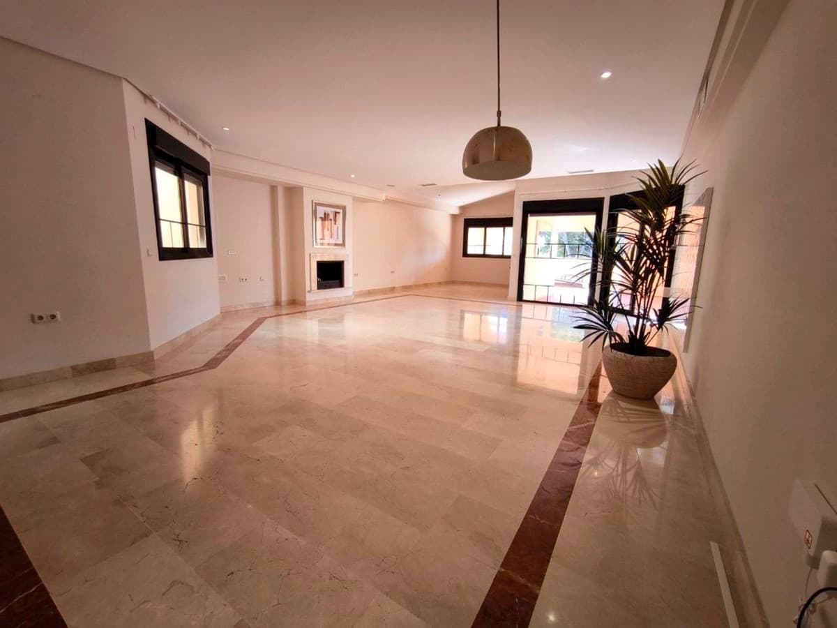 Penthouse in Puerto Banús — photo 3 of 10