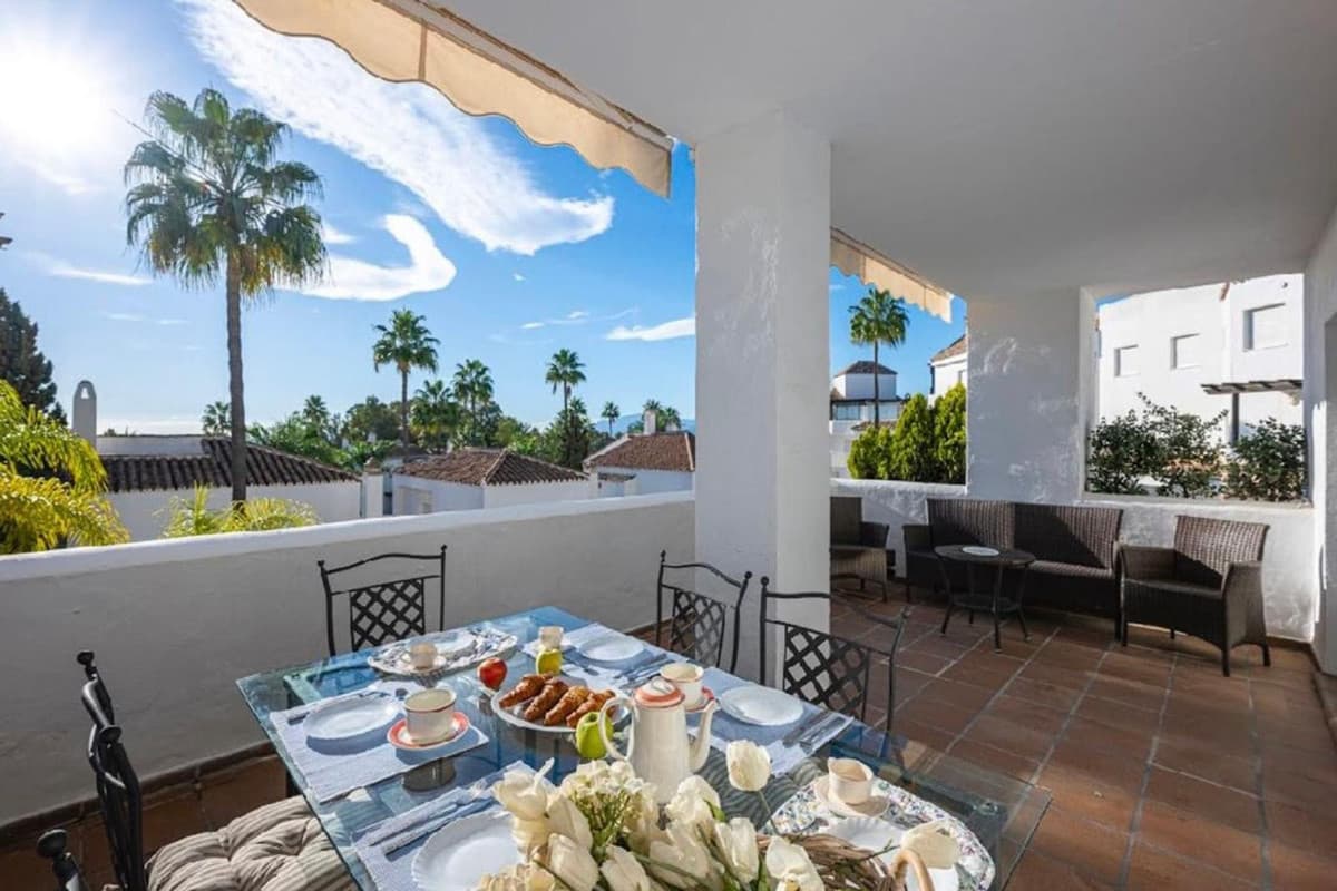 Middle Floor Apartment in Bahía de Marbella — photo 1 of 10