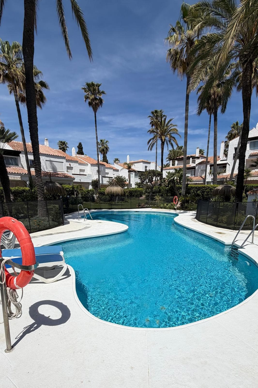 Middle Floor Apartment in Bahía de Marbella — photo 2 of 10