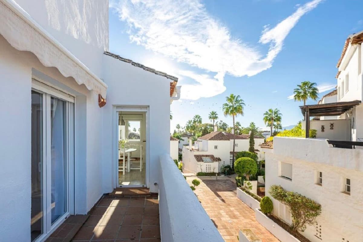Middle Floor Apartment in Bahía de Marbella — photo 4 of 10