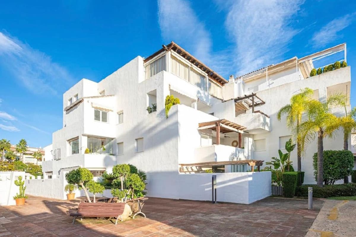Middle Floor Apartment in Bahía de Marbella — photo 5 of 10